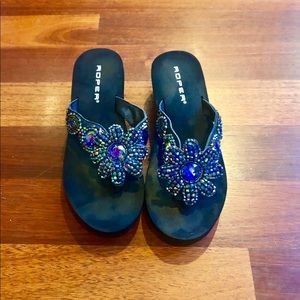 Like new, flower rhinestone flip flops